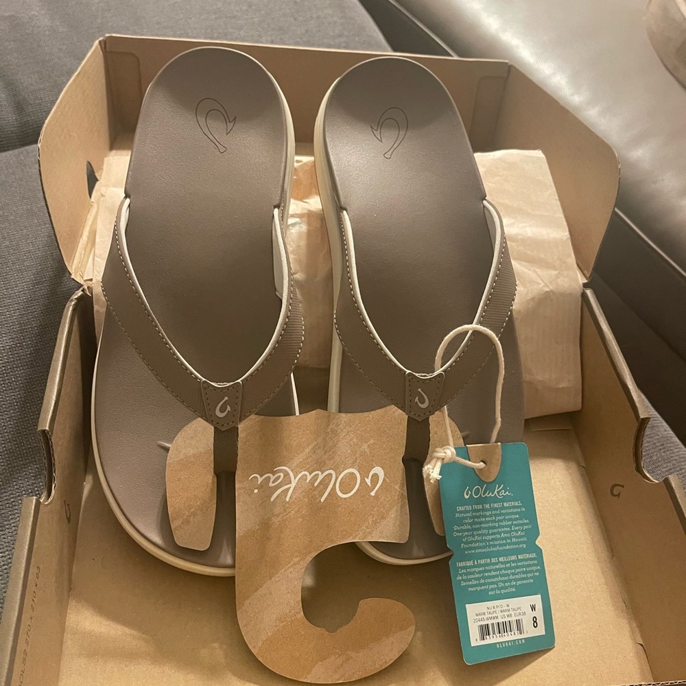 Olukai NU’A PI’O flip flops, new with tags